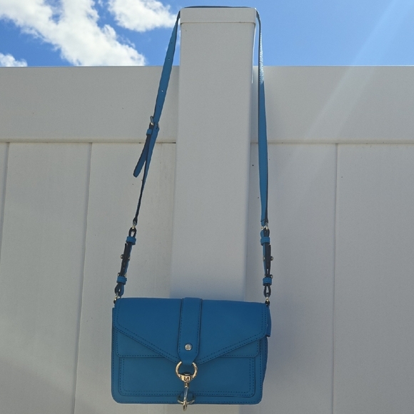 Elegant Blue Crossbody Bag - Picture 3 of 6